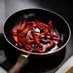 Nuovva Koperen Koekenpan - Keramische Antikleeflaag – Houten Handvat Koekenpan - Ø 24 Cm Inductie - PTFE-vrij -Greenpan Winkel 1200x1200 94